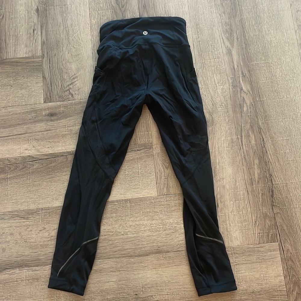 Black lululemon leggings with mesh on calves